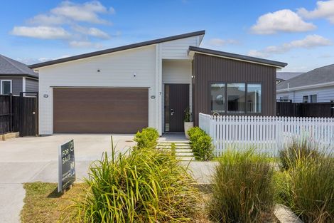 Photo of property in 7 Ropere Street, Kumeu, 0810
