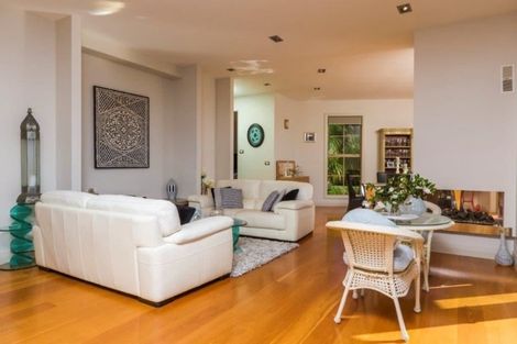 Photo of property in 121 Wade River Road, Stanmore Bay, Whangaparaoa, 0932