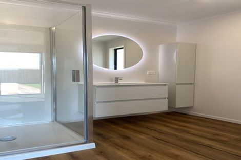 Photo of property in 32 Taurangawaka Road, One Tree Point, 0118