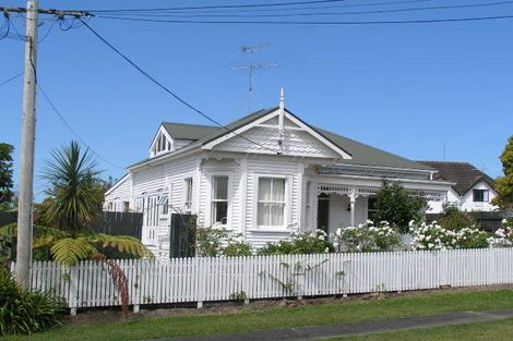 Photo of property in 19 Park Avenue, Northcote, Auckland, 0626