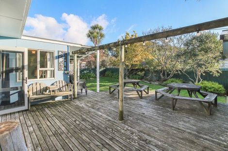 Photo of property in 2 Hennessy Street East, Foxton Beach, Foxton, 4815