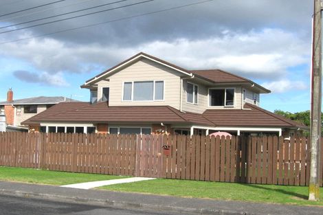 Photo of property in 2 Tawa Road, Te Atatu Peninsula, Auckland, 0610