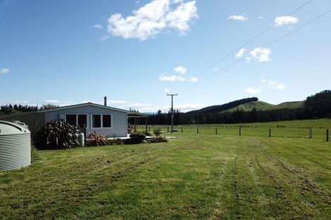 Photo of property in 545 Whakatomotomo Road, Pirinoa, Featherston, 5772