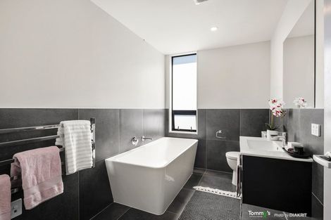 Photo of property in 3/6 Bushland Grove, Paparangi, Wellington, 6037