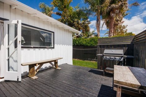 Photo of property in 16 Thomson Street, West End, Palmerston North, 4412