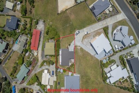 Photo of property in 11 Nancy Wake Place, Cable Bay, 0420