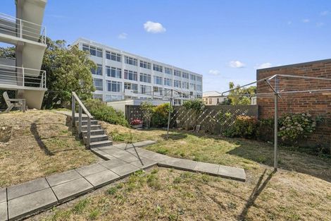 Photo of property in Kingsgate Flats, 10 Austin Street, Mount Victoria, Wellington, 6011