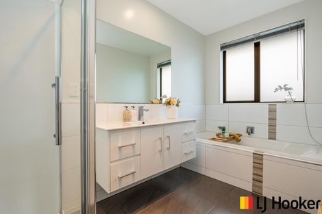 Photo of property in 15 Parkgrove Crescent, Pokeno, 2402