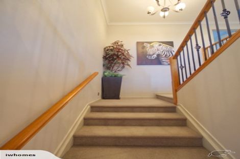 Photo of property in 3 Borneo Drive, Fairview Heights, Auckland, 0632