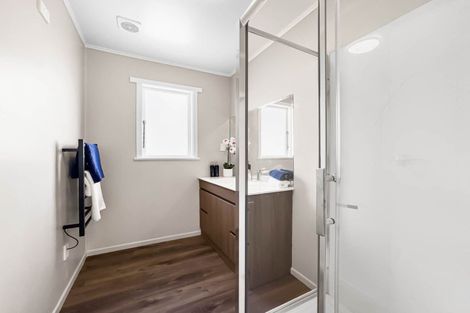 Photo of property in 77 Dale Crescent, Pakuranga, Auckland, 2010