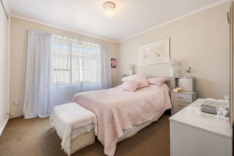 Photo of property in 31 Covil Avenue, Te Atatu South, Auckland, 0610