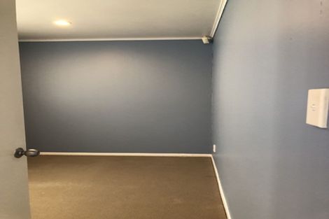 Photo of property in 17 Jamaica Place, Blockhouse Bay, Auckland, 0600