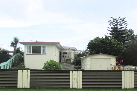 Photo of property in 44 Bluegum Road, Paraparaumu Beach, Paraparaumu, 5032