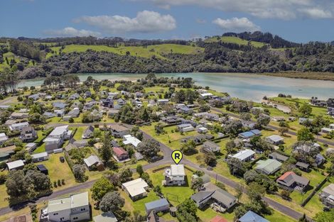 Photo of property in 4 Hardy Place, Cooks Beach, Whitianga, 3591