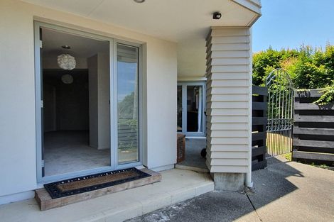 Photo of property in 70a Seaview Road, Castor Bay, Auckland, 0620