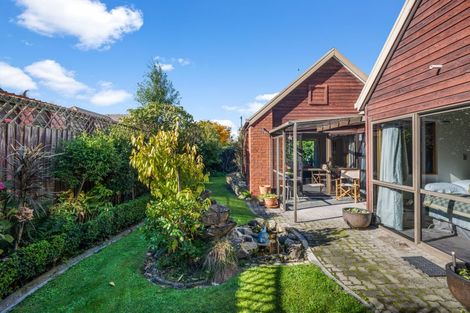 Photo of property in 2/6 Cricklewood Place, Avonhead, Christchurch, 8042