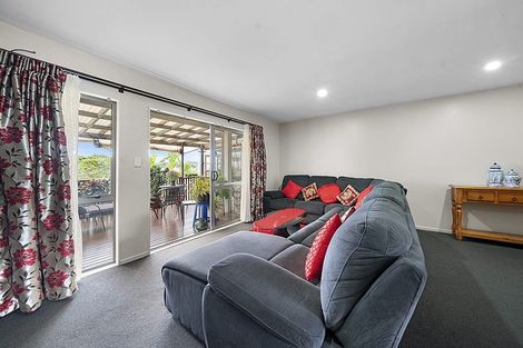 Photo of property in 28/3 Hulme Place, Henderson, Auckland, 0612