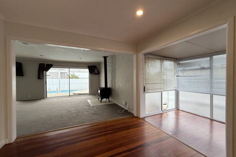 Photo of property in 607 Beach Road, Rothesay Bay, Auckland, 0630