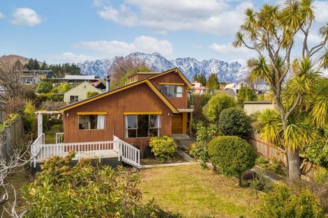 Photo of property in 5 Larch Court, Kelvin Heights, Queenstown, 9300