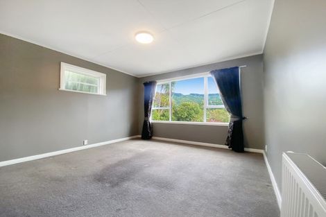 Photo of property in 32 Ngatitoa Street, Tawa, Wellington, 5028