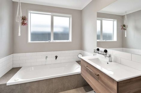 Photo of property in 12 Empire Crescent, Papamoa, 3118