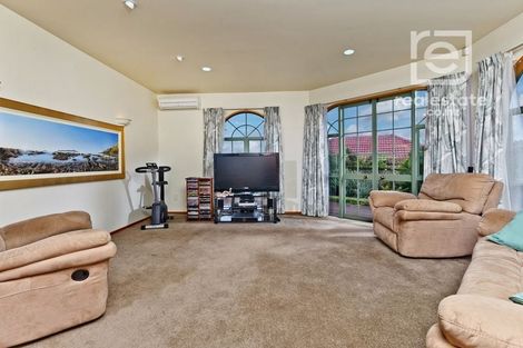 Photo of property in 25 Taroka Close, Pinehill, Auckland, 0632