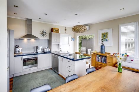 Photo of property in 4 Oliver Road, Hospital Hill, Napier, 4110