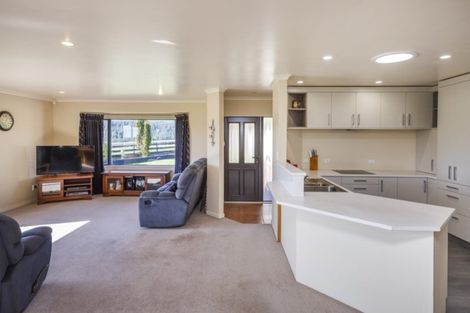 Photo of property in 32 Stoneleigh Lane, Aokautere, Palmerston North, 4471