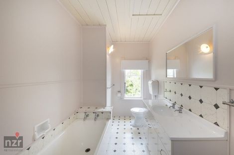 Photo of property in 34 Lees Road, Feilding, 4775