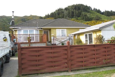 Photo of property in 8 Wise Street, Wainuiomata, Lower Hutt, 5014