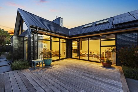 Photo of property in 17 Lees Road, Strowan, Christchurch, 8052