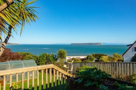 Photo of property in 128 Motuhara Road, Plimmerton, Porirua, 5026