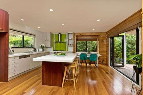 Photo of property in 6 Tasman Avenue, Henderson Valley, Auckland, 0614