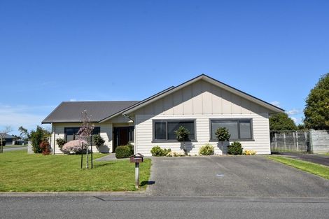 Photo of property in 18 Carrington Drive, Carterton, 5713