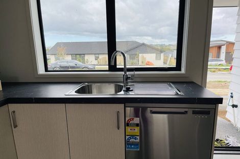 Photo of property in 31 Siren Street, Wainui, 0932