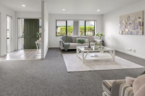 Photo of property in 2/14 Travers Place, Northpark, Auckland, 2013