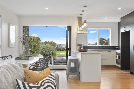 Photo of property in 160 Ennis Avenue, Pakuranga Heights, Auckland, 2010