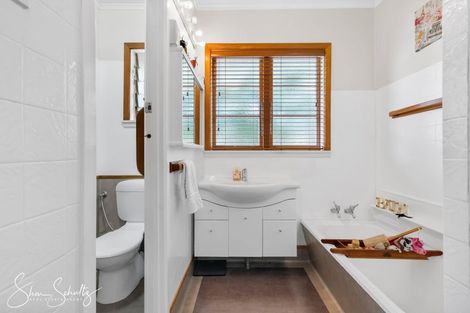 Photo of property in 21 View Street, Maungaturoto, 0520