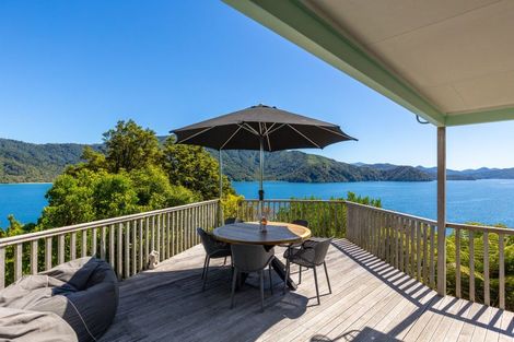 Photo of property in 2069 Queen Charlotte Drive, Ngakuta Bay, Picton, 7281