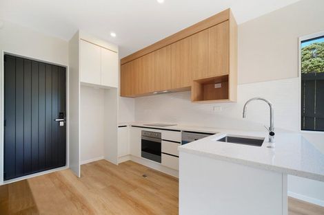 Photo of property in 8 Don Oliver Lane, Glen Eden, 0602