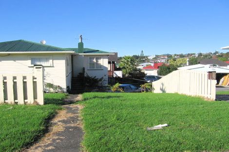 Photo of property in 2/15 Tiroroa Avenue, Te Atatu South, Auckland, 0610