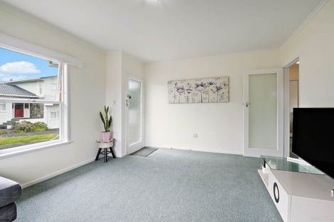 Photo of property in 1/38 Knightsbridge Drive, Forrest Hill, Auckland, 0620