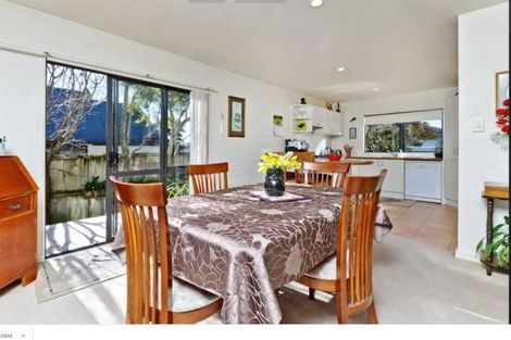 Photo of property in 16 Fearnley Grove, Albany, Auckland, 0632