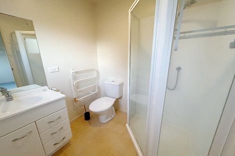 Photo of property in 12 Springwater Vale, Unsworth Heights, Auckland, 0632