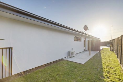 Photo of property in 32 Atlantic Drive, Fitzherbert, Palmerston North, 4410