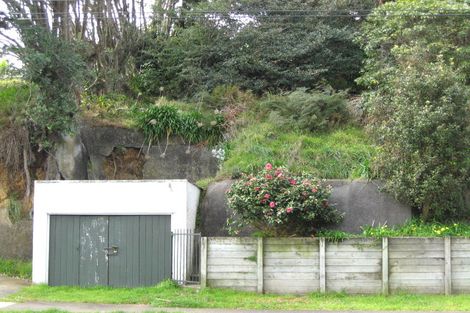 Photo of property in 21 Seaview Road, Marfell, New Plymouth, 4310