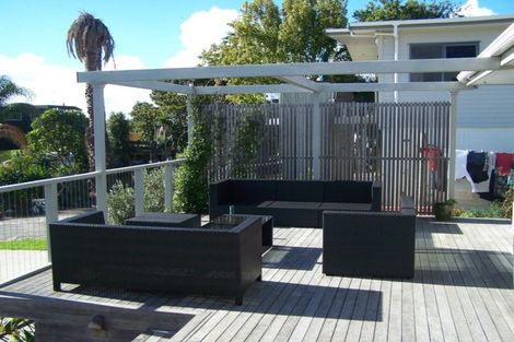 Photo of property in 46a Marine Parade, Mellons Bay, Auckland, 2014