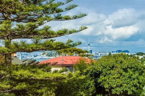 Photo of property in 22 Onewa Road, Northcote Point, Auckland, 0627