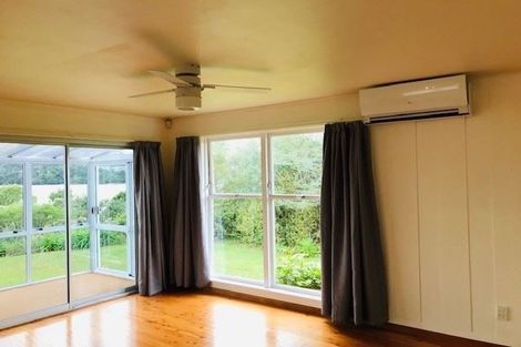Photo of property in 1/1 Alison Avenue, Herald Island, Auckland, 0618