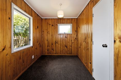 Photo of property in 2/4 Ashbourne Place, Glendene, Auckland, 0602